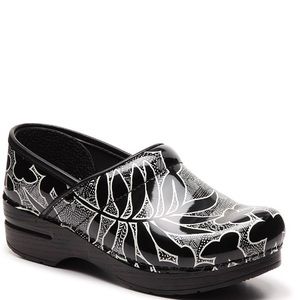 Like new without tags Dansko 42 fun black and white floral pattern clogs